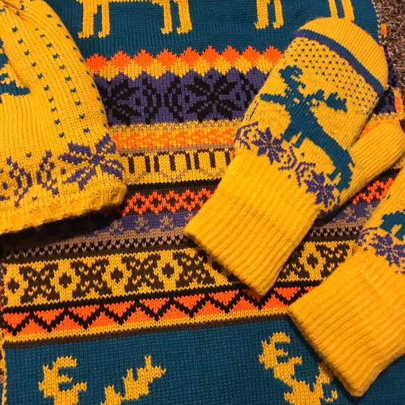 🎀💰SOLD💰🎀Winter scarf, hat and mitten set. - Picture 3 of 4